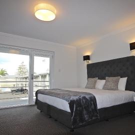 Quays Hotel، فندق في خليج بايتمانس