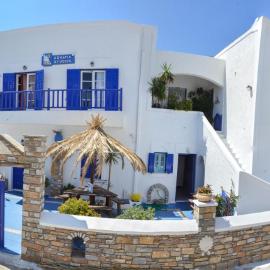 Evi's Studios, hotel i Tholária