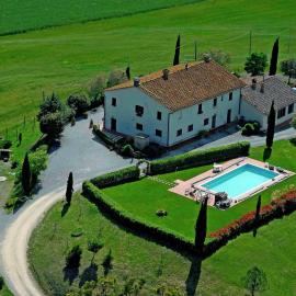 Authentic pool house, hotel en Contignano