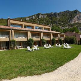 Vacancéole - Le Domaine de Chames - Pont d'Arc, hotel v destinácii Vallon-Pont-dʼArc
