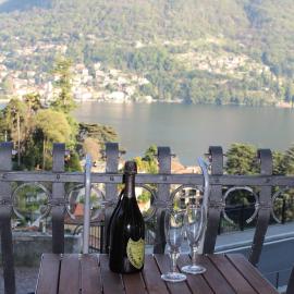 Larian Chalet, hotel u gradu Moltrazio
