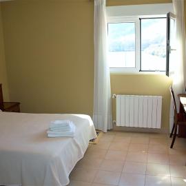 Hotel Royal III, מלון בPesués
