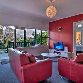 Cove Beach Apartment 1, hotel in Coles Bay