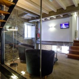 Pensión Domus Gallery, hotel in Arzúa