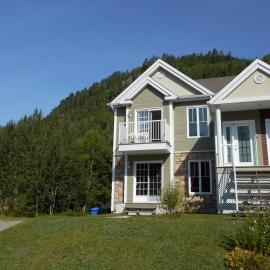 Condo Mont-Edouard, hotel u gradu LʼAnse-Saint-Jean