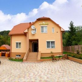 Sadiba "Lisova Pisnia", hotel in Sinyak