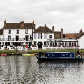 The Swan Hotel, hotel u gradu Staines
