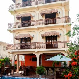 Windjammer International Cuisine & Comfort Inn, hotel en Georgetown