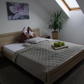 Korzó Apartman, готель у місті Кесег