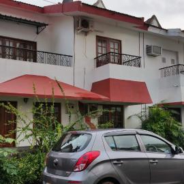 CANDOLIM BEACH VILLA # 3BHK # POOL # KITCHEN # 300Mts to Beach by GR stays, hotel i Candolim