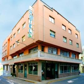Hotel Las Viñas، فندق في أرتيكسو