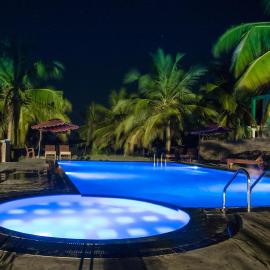 The Coconut Gardens Hotel & Restaurant, hotel in Tissamaharama