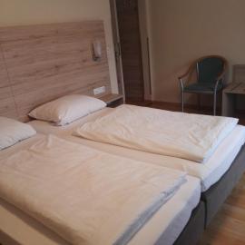 Hotel Gasthof Momm, hotel en Brunnthal
