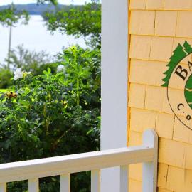 Bayview Pines Country Inn B&B، فندق في ماهوني باي