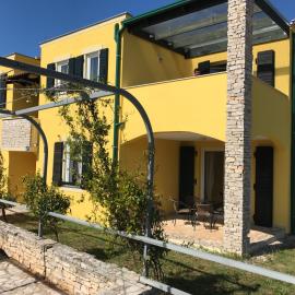 Villas Faro – hotel w mieście Bašanija