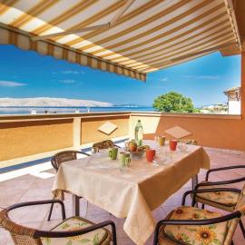 Apartments Valiza III Large apartment - 3 bedrooms and parking space i Apartments Valiza IV, hotel in Senj