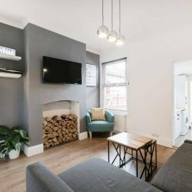 Cambridge House - Modern 2 Bedroom House, Close to Luton Airport & Town Centre, khách sạn ở Luton