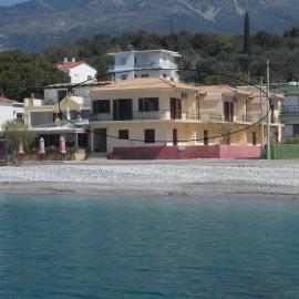 Akrogiali Beach Apartments, hotel di Akrogiali