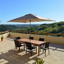 Aux Volets Bleus Chez Mark & Sylvie, hotell sihtkohas Rouffignac Saint-Cernin