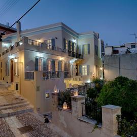 Antouanetta Apartments, hotel u gradu Ermupoli