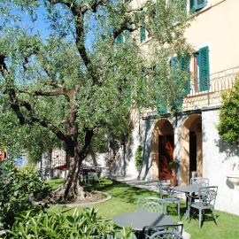 Hotel Tiziana Garnì, hotel en Gargnano