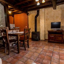 casa rural la tramonera, hotel in San Esteban de la Sierra