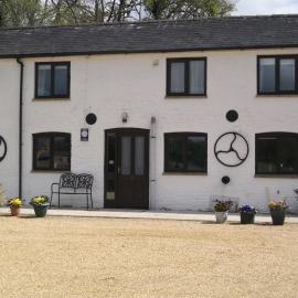 2 Barge Cottage, Hotel in Narborough