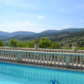 Logis Hôtel Le Vieil Amandier, готель у місті Триганс
