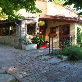 Agriturismo Becerca Vegan, hotel in Serra San Quirico