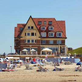 Beach Hotel – hotel w mieście De Haan