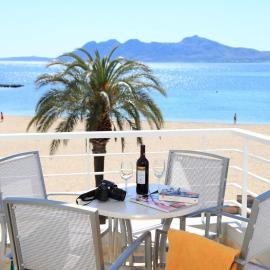 Apartamentos Bellamar, viešbutis Port de Poljensoje