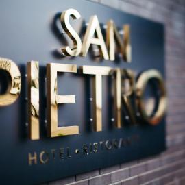 San Pietro Hotel & Restaurant, hotel v destinaci Scunthorpe