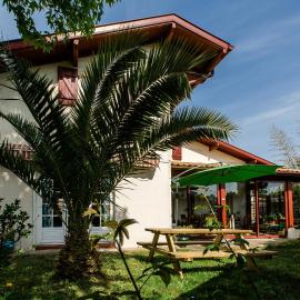 Nami House, hotel di Anglet