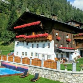 Haus Benedikt, hotel u gradu Hajligenblut