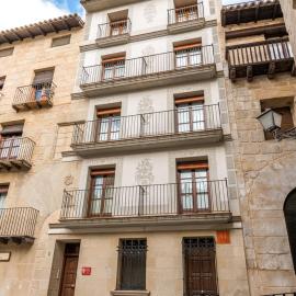 Apartamentos Plaza Mayor, ξενοδοχείο σε Valderrobres