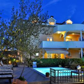 Villa Vanilla with Heated Pool, hotel din Zadar