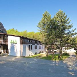 Hotel Pod Šaumburkem, hotel u gradu 'Rajnochovice'