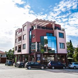 Family Hotel Pak Tam, hotel v mestu Karlovo