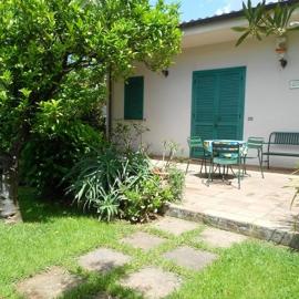 Villa Scimmia, hotell sihtkohas Scauri