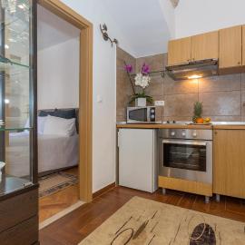 Apartment and Rooms Stay
