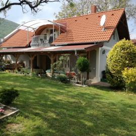 Margó Nyaraló, hotel in Balatonederics
