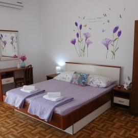 Guest house Ivanka، فندق في هفار