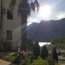 Roman Gardens Studio Apartment, hotel in Risan