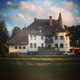 Rabbit Hotel, hotel em Raiskums
