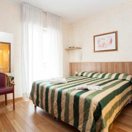Residence Desenzano – hotel w Mediolanie