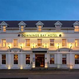 Downings Bay Hotel, hotel di Downings