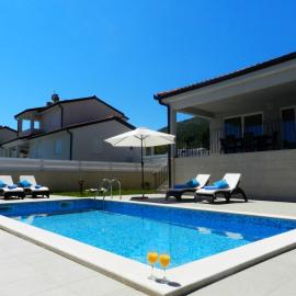 VILLA MARINE YourCroatiaHoliday, hotel di Drenje