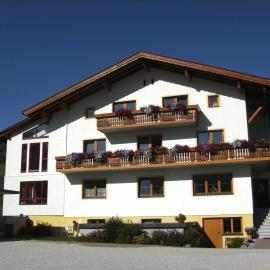 Haus Alpina, hotel a Berwang