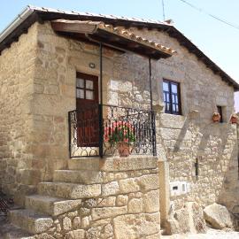 Casa do Balcao, hotel in Castelo Novo