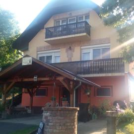 Ország Apartmanház, viešbutis mieste Zalakarošas